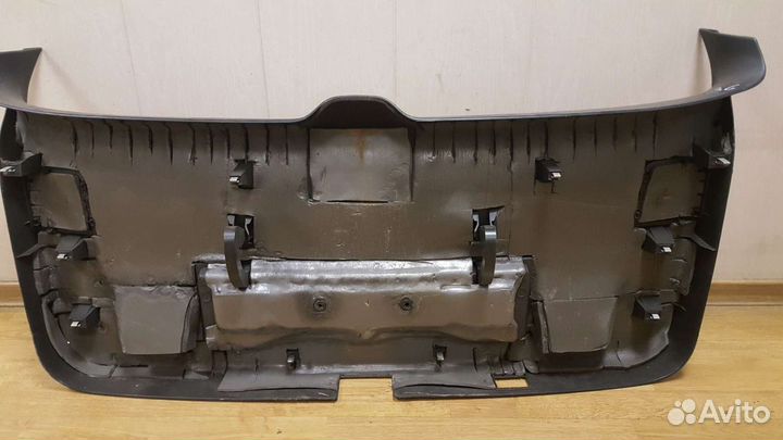 Обшивка крышки багажника VW Passat B6 универсал