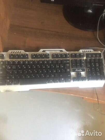 Механическая клавиатура белая