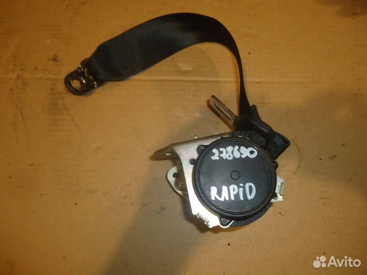 Ремень безопасности задний (Skoda Rapid)