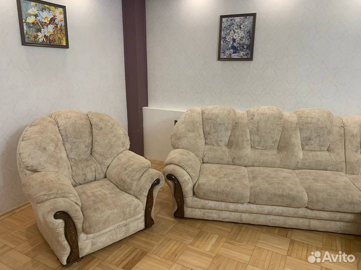Угловой диван и кресло