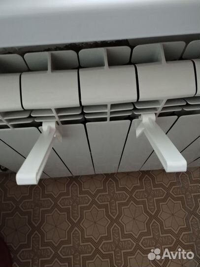 Крючок для сушки обуви на батарею