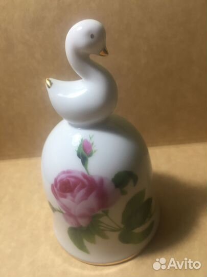 Фарфоровый колокольчик с лебедем
