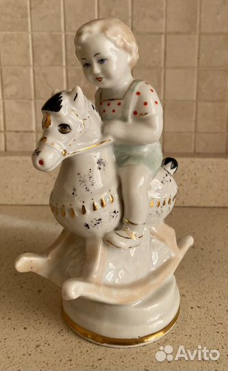 Фарфоровые статуэтки Мальчик на лошадке