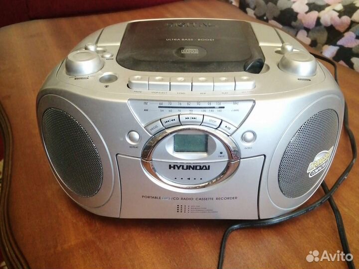Магнитола Hyundai CD/кассетная