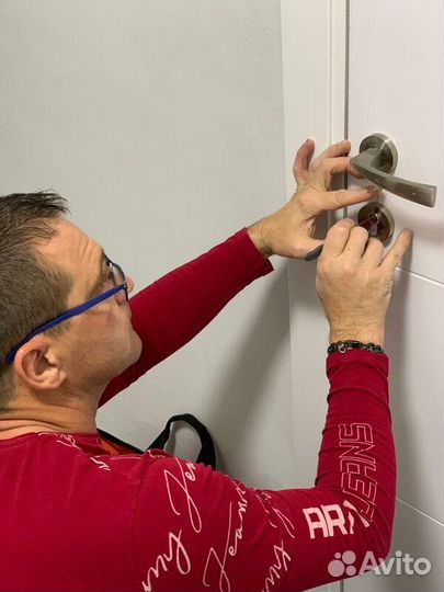 Замена замков входной двери Вскрытие дверей 24/7