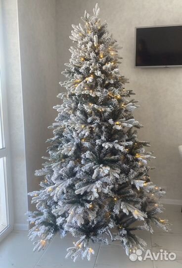 Елка искусственная заснеженная