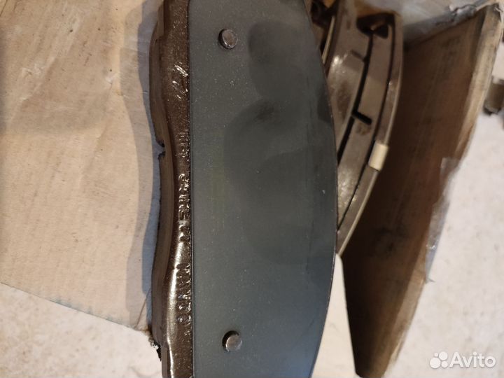 Передние тормозные колодки 581013BA01