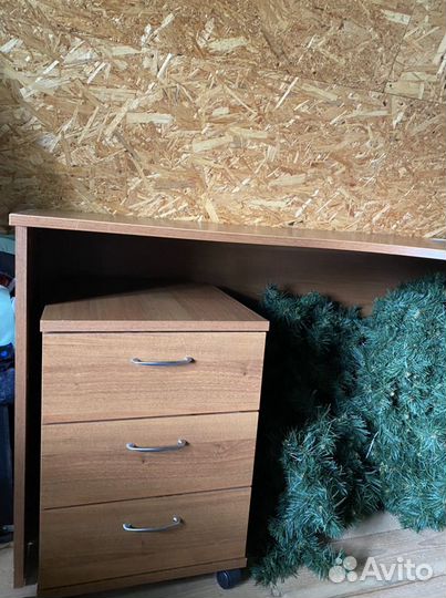 Письменный(компьютерный) стол с тумбой