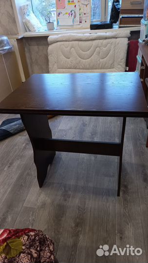 Кухонный стол