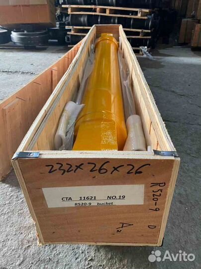 Гидроцилиндр ковша Hyundai R520LC-9 31Y1-35620