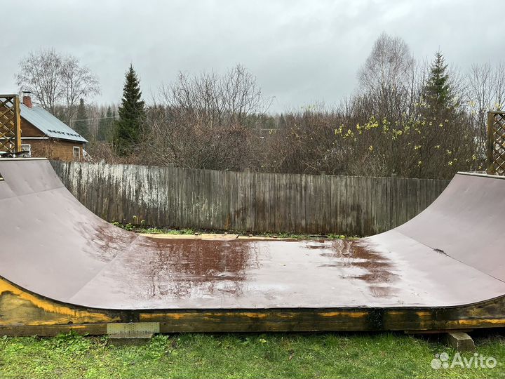 Скейт площадка