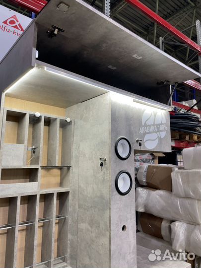 Кофейня самообслуживания. Стойка кофе с собой