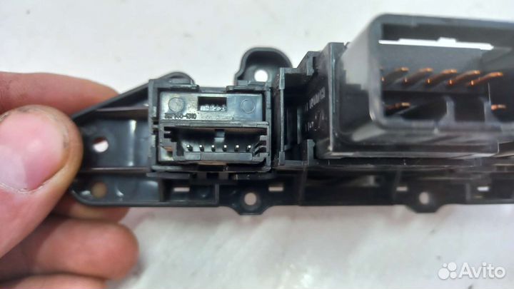 Кнопка аварийки Hyundai Solaris 1