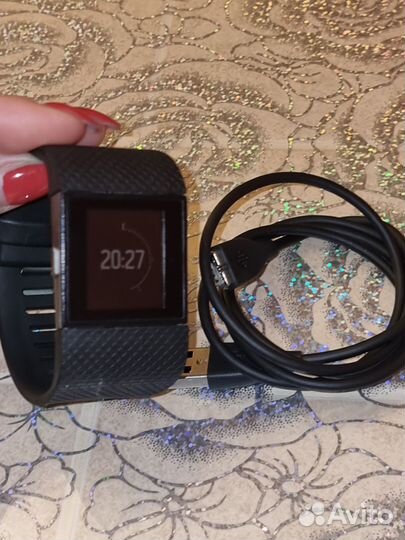 Фитнес браслет fitbit surge