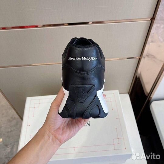 Модные кроссовки Alexander McQueen для мужчин