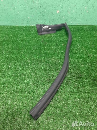 Уплотнитель капота Mercedes Benz E-class W212 2009