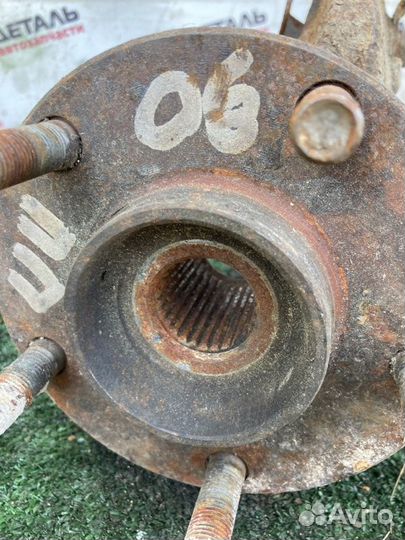 Кулак поворотный передний правый Nissan Primera