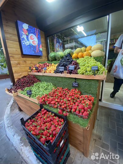 Сотрудники в овощи фрукты