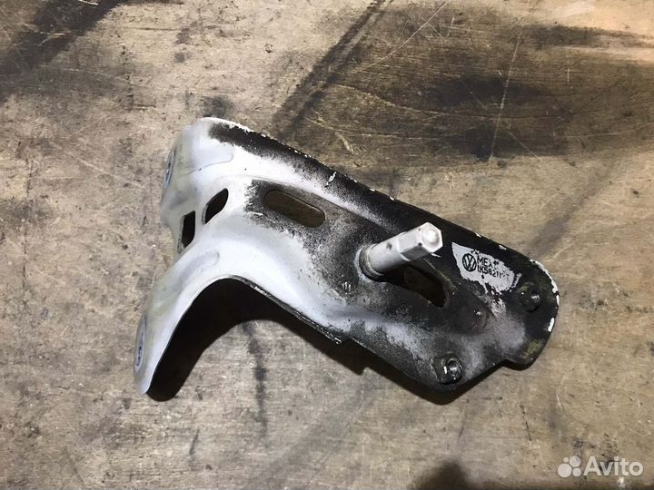 Кронштейн крыла лев. перед. Volkswagen Jetta 5