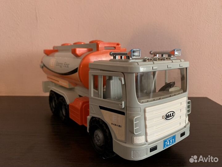 Грузовик бензовоз