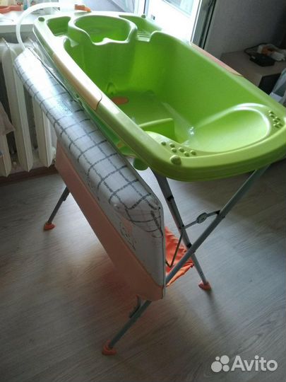 Ванночка с пеленальным столиком
