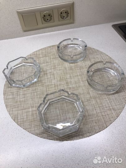 Стеклянная пепельница