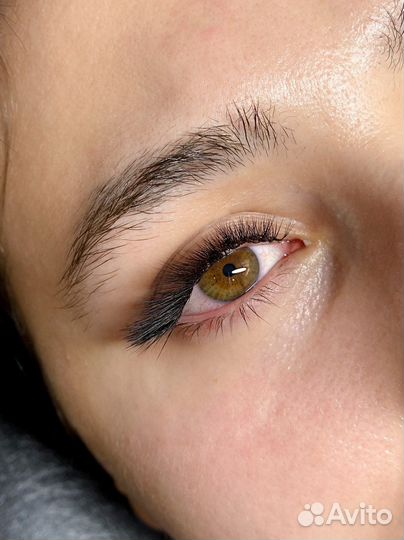 Модель на наращивание ресниц