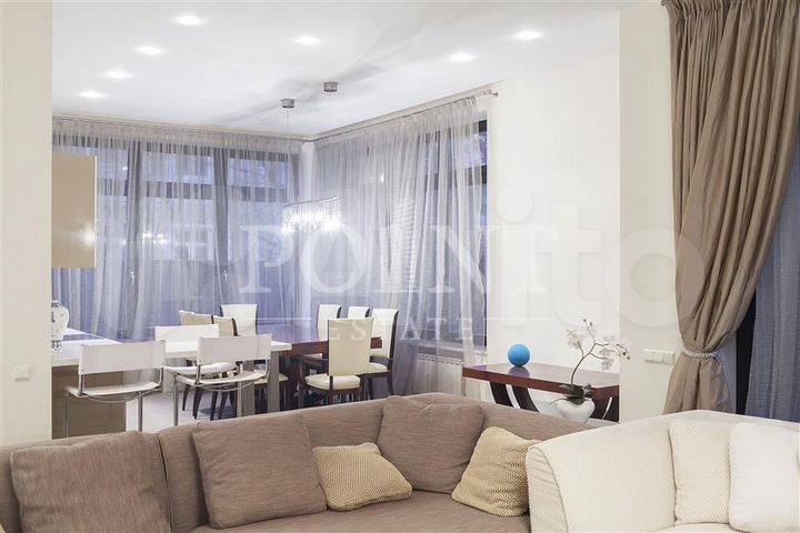 Дом 470 м² на участке 12 сот.