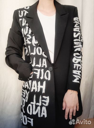 Классический пиджак с надписями