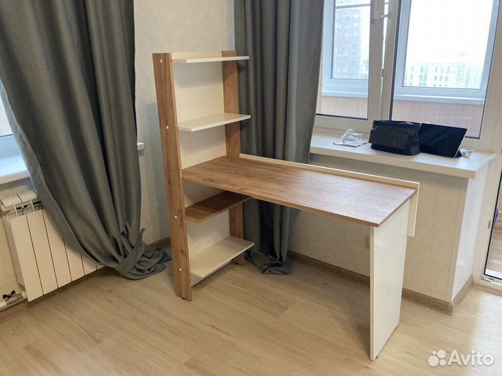 Письменный стол