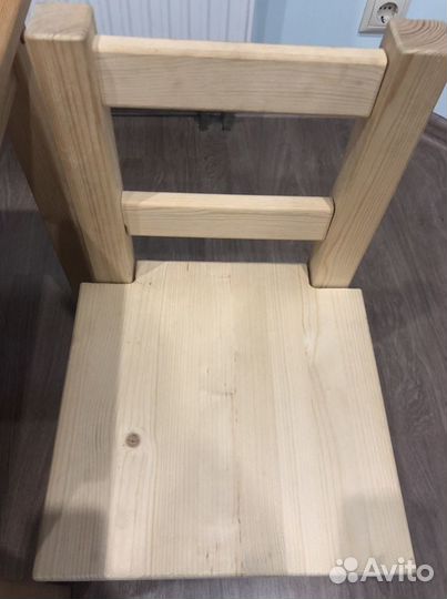 Детский стол и 2 стула