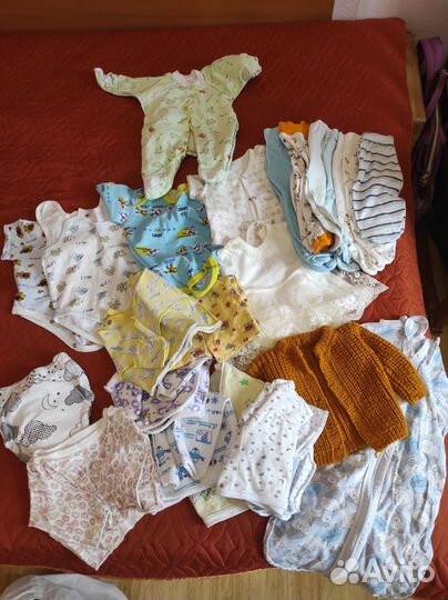 Отдам два пакета детской одежды для новорожденных