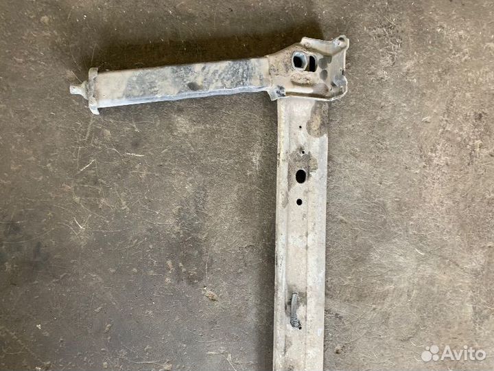 Кронштейн радиатора Renault Megane 3 поколение (20