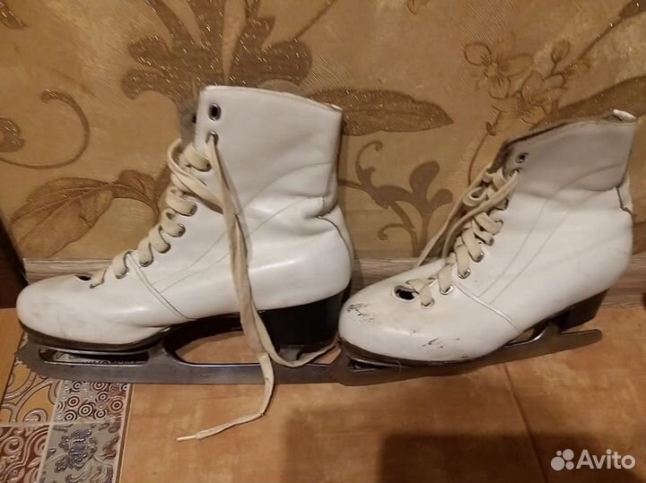 Коньки фигурные женские 38 размер