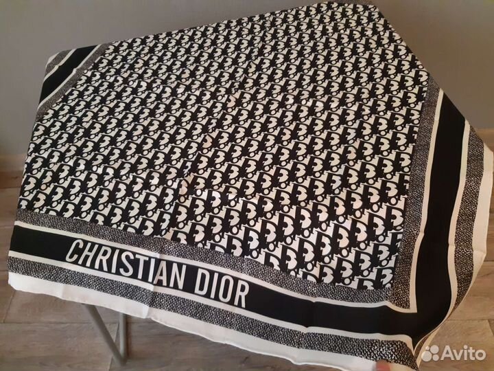 Шелковый платок Burberry Dior Louis Vuitton