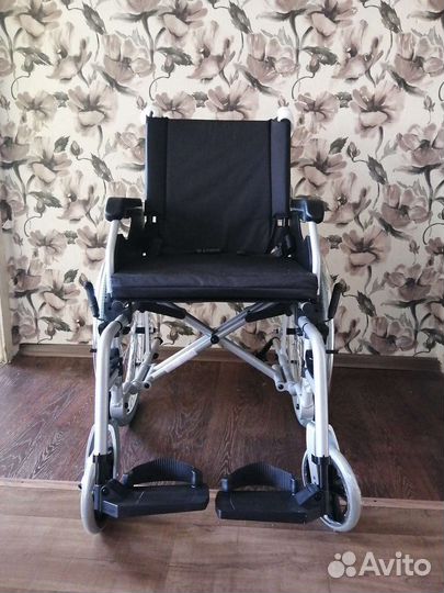 Инвалидная коляска новая