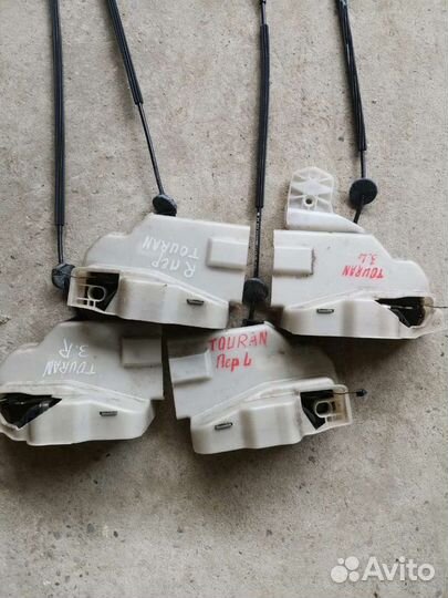 Замок двери Фольксваген Тауран