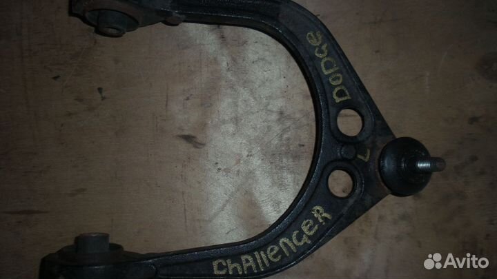 Рычаг левый верхний dodge challenger