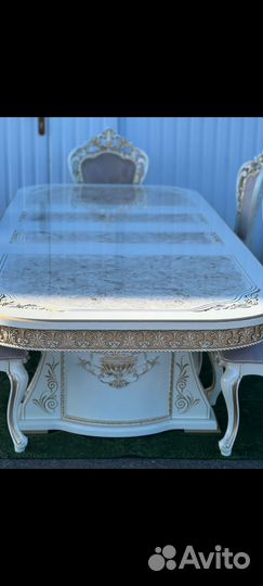 Стол и стулья