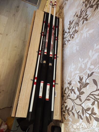 Спиннинг.Катушка.Подсачек.Налобный фонарь.Воблеры