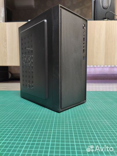 Компьютеры Core i3 8Gb SSD 120Gb HDD 500Gb