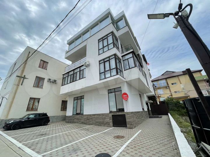 3-к. квартира, 74,1 м², 1/4 эт.