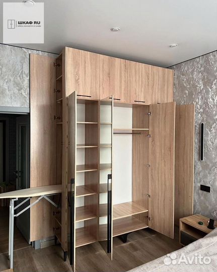 Современный распашной шкаф