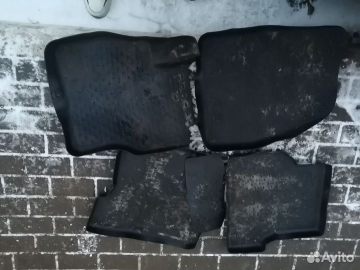Коврики б/у в автомобиль