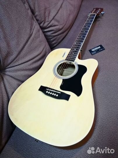 Гитара с чехло