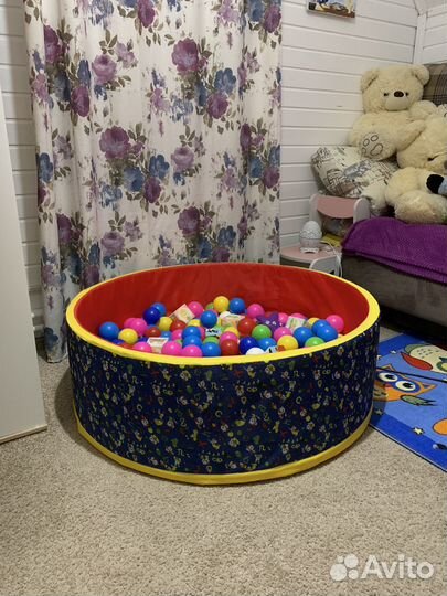 Сухой бассейн с шариками