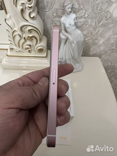 iPhone SE, 32 ГБ