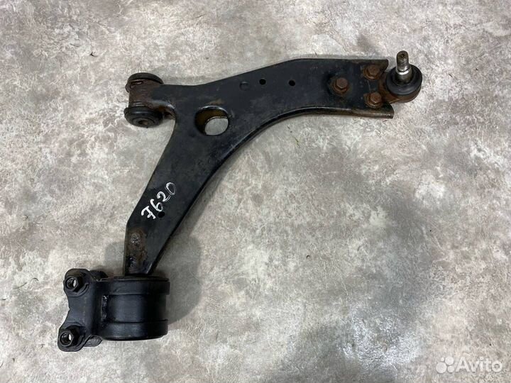 Рычаг правый Ford Focus 2 CB4 2007 1420795