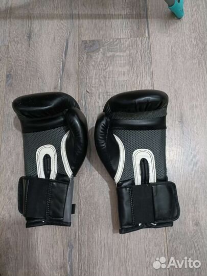 Боксерские перчатки 10 oz