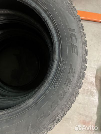 Pirelli Ice Zero 2 215/65 R17 60T